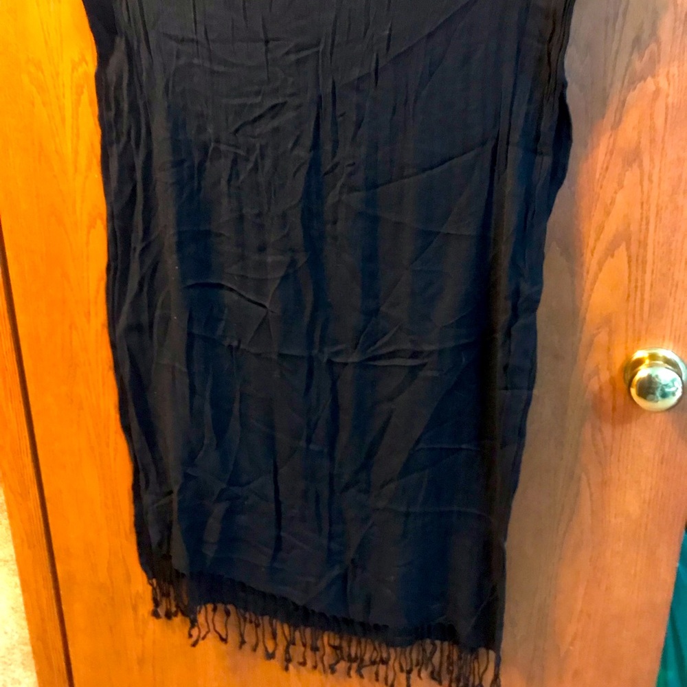 Scarf black with fringe